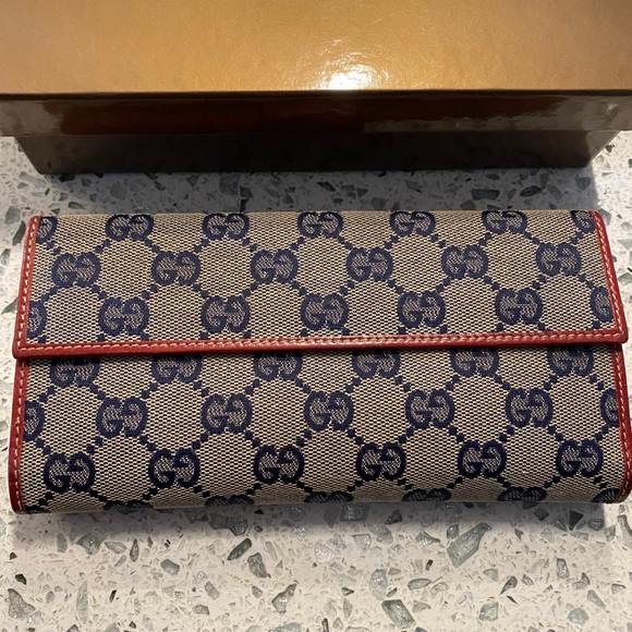 ❌SOLD❌💯 AUTH GUCCI WALLET♥️ - Picture 4 of 10